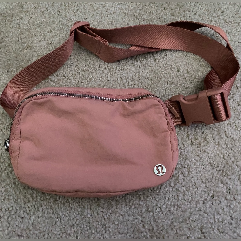 Lululemon Everywhere Belt Bag, 1L (Pink)